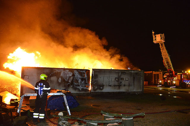 2016/25/20160118-19u56 GB 016 Grote brand Zeeweg.jpg